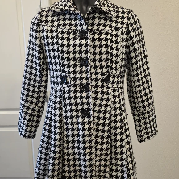 Stylish Houndstooth Coat - Picture 1 of 4